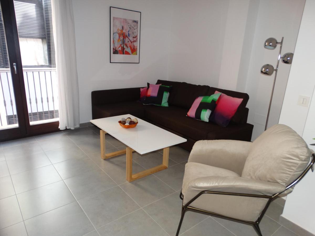 - Jinetes, 23 Apartahotel