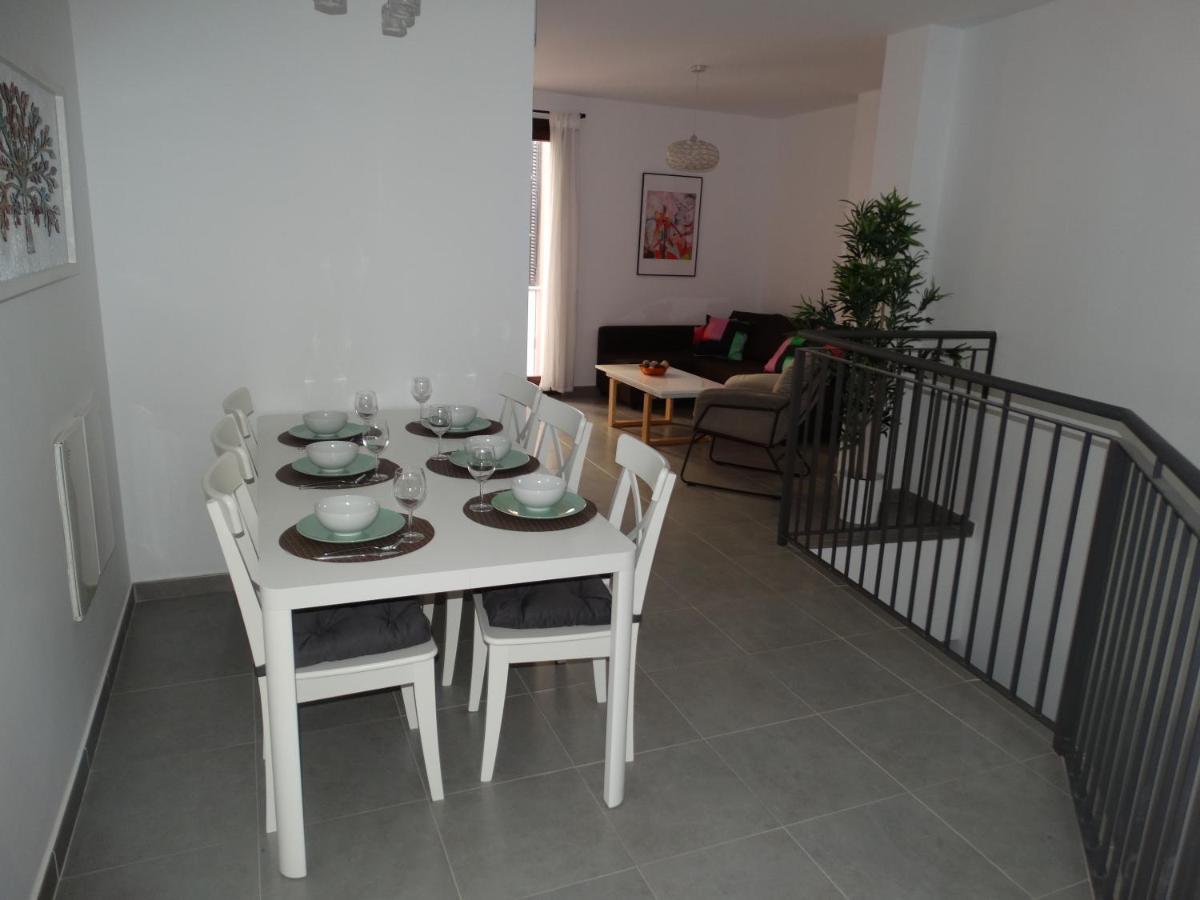 - Jinetes, 23 * Málaga