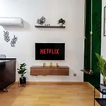 Deluxe Apartment With Common Swimming Pool - Center