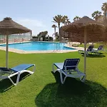Apartamento en urb primera linea de playa