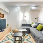 Gorgeous Renovated Apartment 2Br Ac
