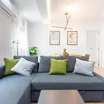Gorgeous Renovated Apartment 2Br Ac