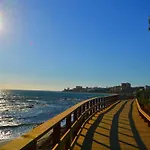 Precioso apartamento junto a playa y con piscina.