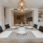 Idyllic&spacious apartment w/ parking - Center