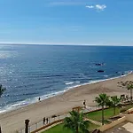 Apartamento en urb primera linea de playa