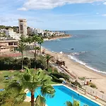Apartamento en urb primera linea de playa