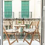 Comfortable Apartment With Balcony - Center