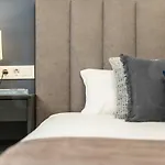 Serene & Spacious Apartment - Center By Rems