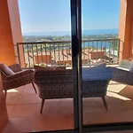 Royal Apartment 2 /Freewifi,Sharedpool,Freeparking