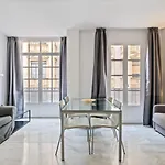 Cozy Cathedral Apartment in Málaga
