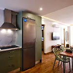 Leo Home- Bright & Centric 3 Bedrooms Apartment With Private Parking Inside