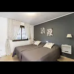 Seaside Serenity: 2Br Getaway
