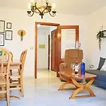Amplio y luminoso apartamento cerca del centro y la playa con piscina y parking privado