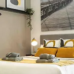 Modern Studio w/ Private Rooftop Terrace