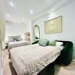 New Luxurious Studio With Patio/Center