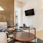 Spacious 3 Bedroom Apartment By Rems