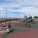 Bajo Con Jardin En Primera Linea De Playa