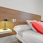3 Dormitorios, 2 Banos Y Balcon