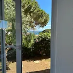 Precioso apartamento junto a playa y con piscina.