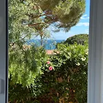 Precioso apartamento junto a playa y con piscina.