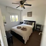 Precioso apartamento junto a playa y con piscina.
