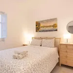 3 Bedroom Flat In Historic Centre