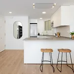 C36 Elegant 2 Bdr Apt Amazing Views