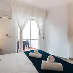 Atarazanas River Road Apartment