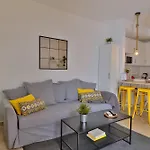 C41 - Modern & Comfy Flat City Center