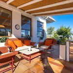 Villa Uno - Stunning 4 Bedroom Villa With Pool