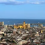 Luxury Tower Pool&Free Parking 10 Min To Historical Center