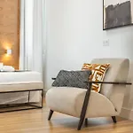 Artistic And Spacious Apartment By Rems