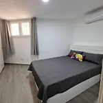 1 Room Junto A Monte Victoria