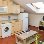 Cosy One Bedroom Next To The Beach
