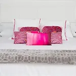 Stylish Brand New Studio By La Recepcion