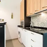 Lovely & Quiet City Center Apartment