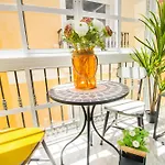 Spacious And Bright Apartment By La Recepcion