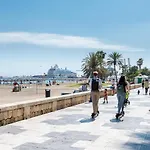 Estudio en paseo marítimo frente a la playa