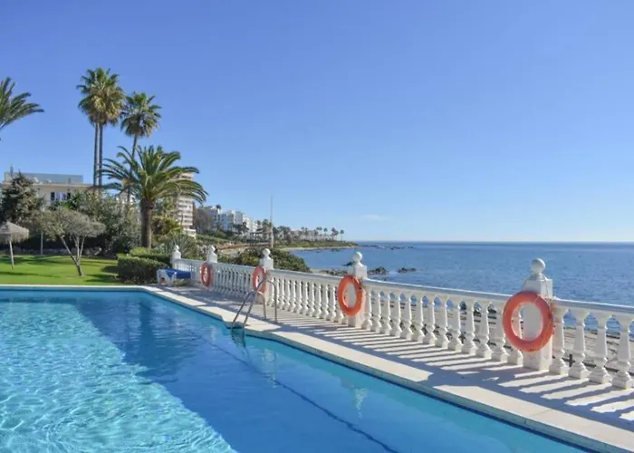 Apartamento en urb primera linea de playa