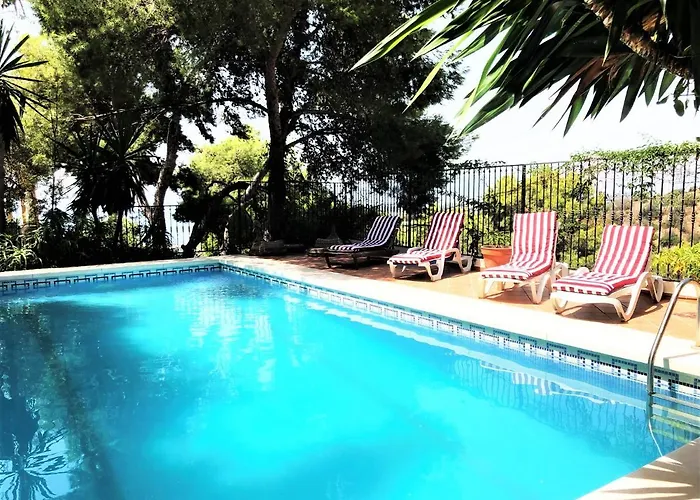 Villa Pinares-Malaga: pool, garden, garaje, wifi,
