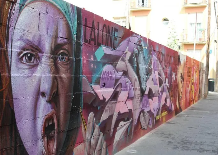Good Vibes Rustic Downtown Álvarez