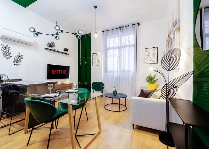 Deluxe Apartment With Common Swimming Pool - Center