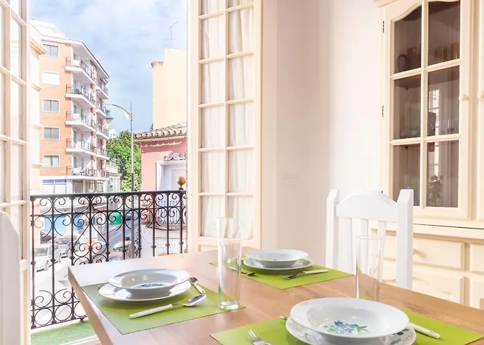 Sanders Jacaranda - Inviting Two-Bedroom Apartment Downtown