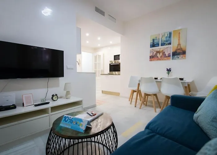 Holidays2Malaga Eduardo Ocon en planta baja y zona de ocio nocturno
