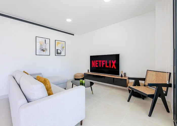 797 Holiday Rentals- Lujoso apartamento para 6 con jacuzzi en Higueron