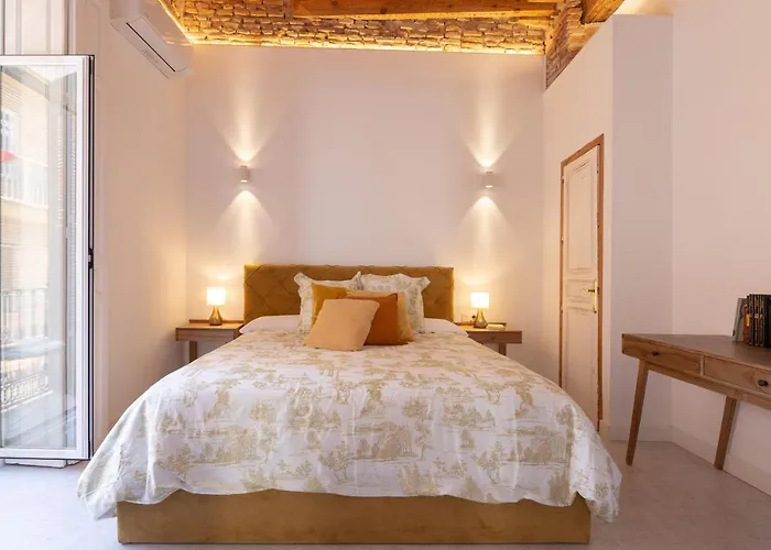Wonderful Apartment With Three Bedrooms And Two Bathrooms In The Center