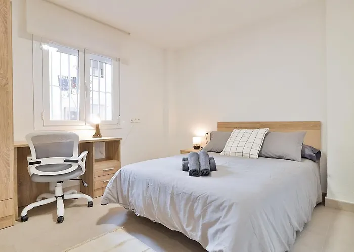 C23 Lovely 4 Bedroom Close To Maria Zambrano