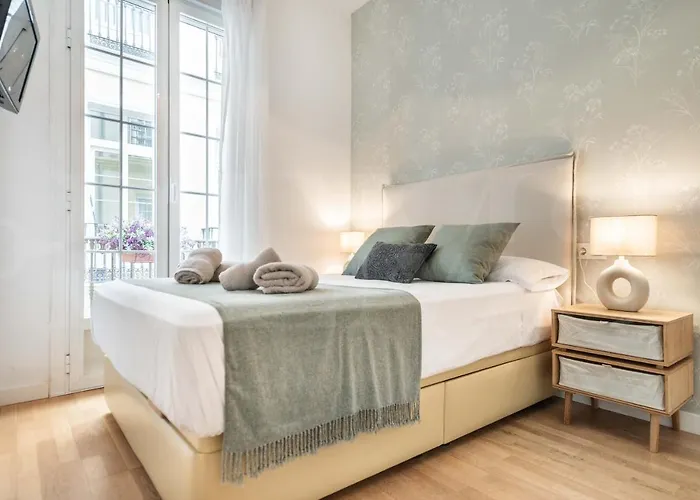 Comfortable Apartment With Balcony - Center