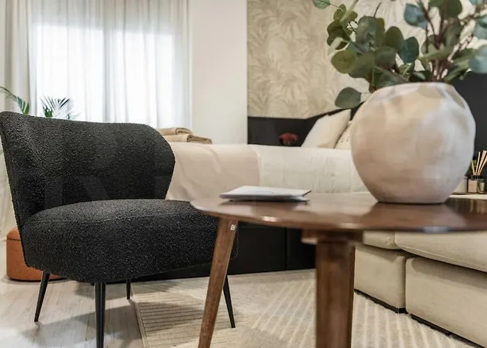 Chic Intimate Studio In The Heart Of Malaga By Rems
