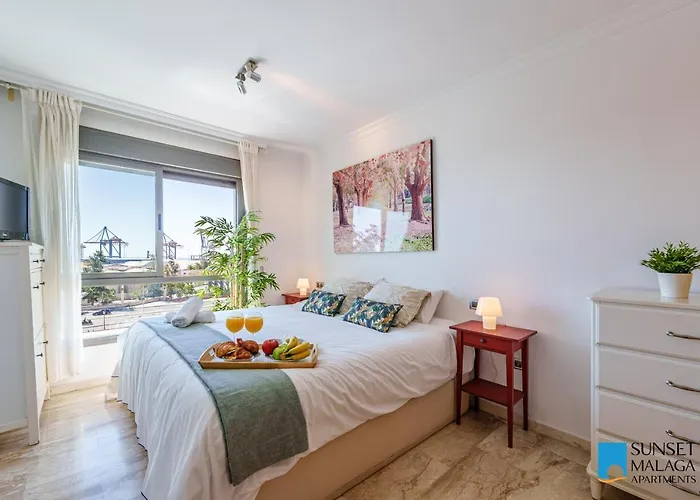Sea Views & Parking - Soho Cozy Apartment